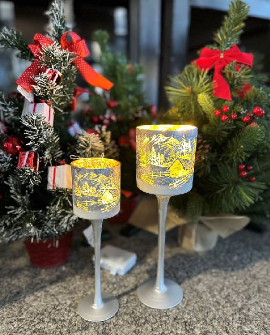 Windlicht Kelch aus Glas Bergdorfmotiv silber H25