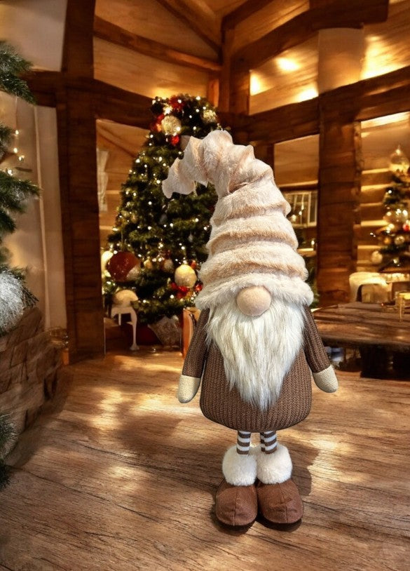 Deko Wichtel stehend braun weiss mit flauschiger Mütze braun weiss