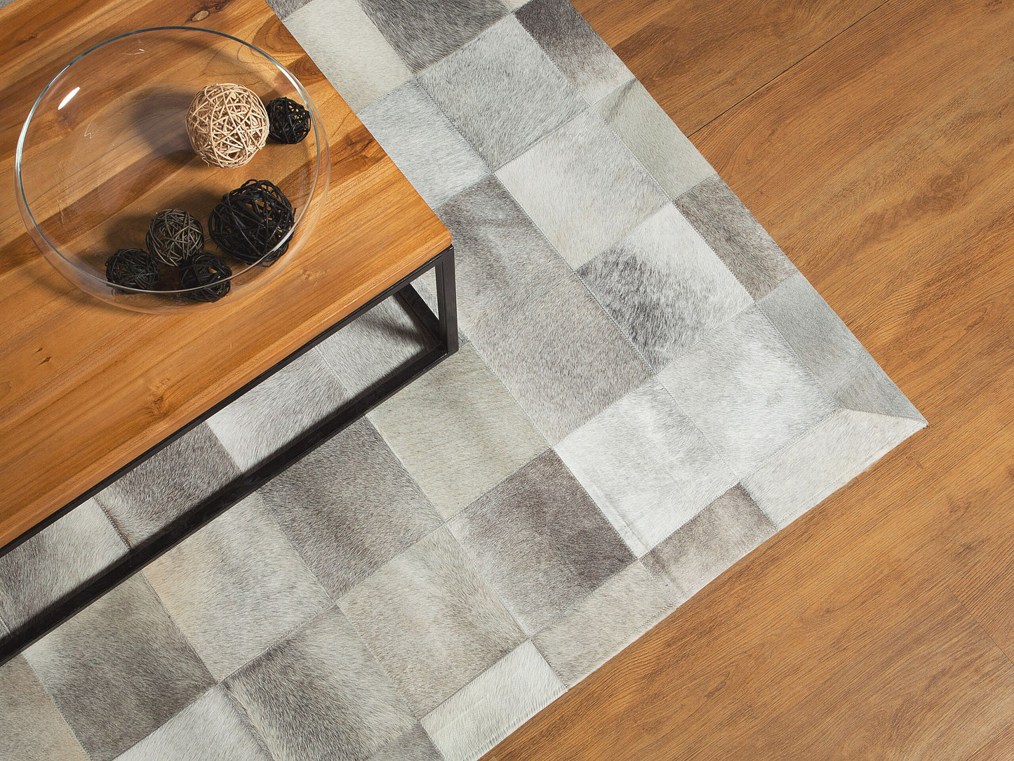 Teppich Kuhfell hellgrau 140 x 200 cm Patchwork Kurzflor ALACAM