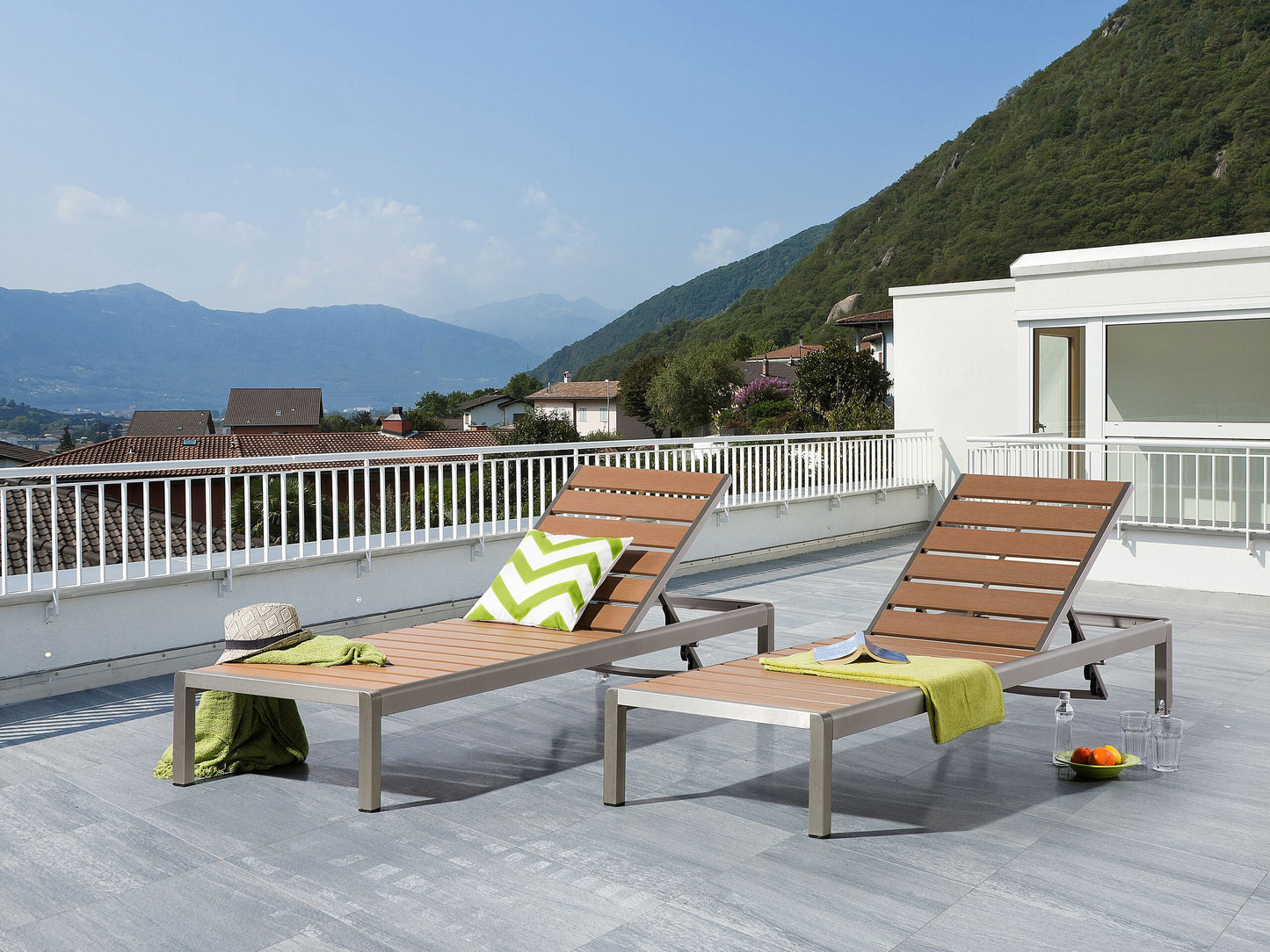 Gartenliege Kunstholz hellbraun / silber NARDO