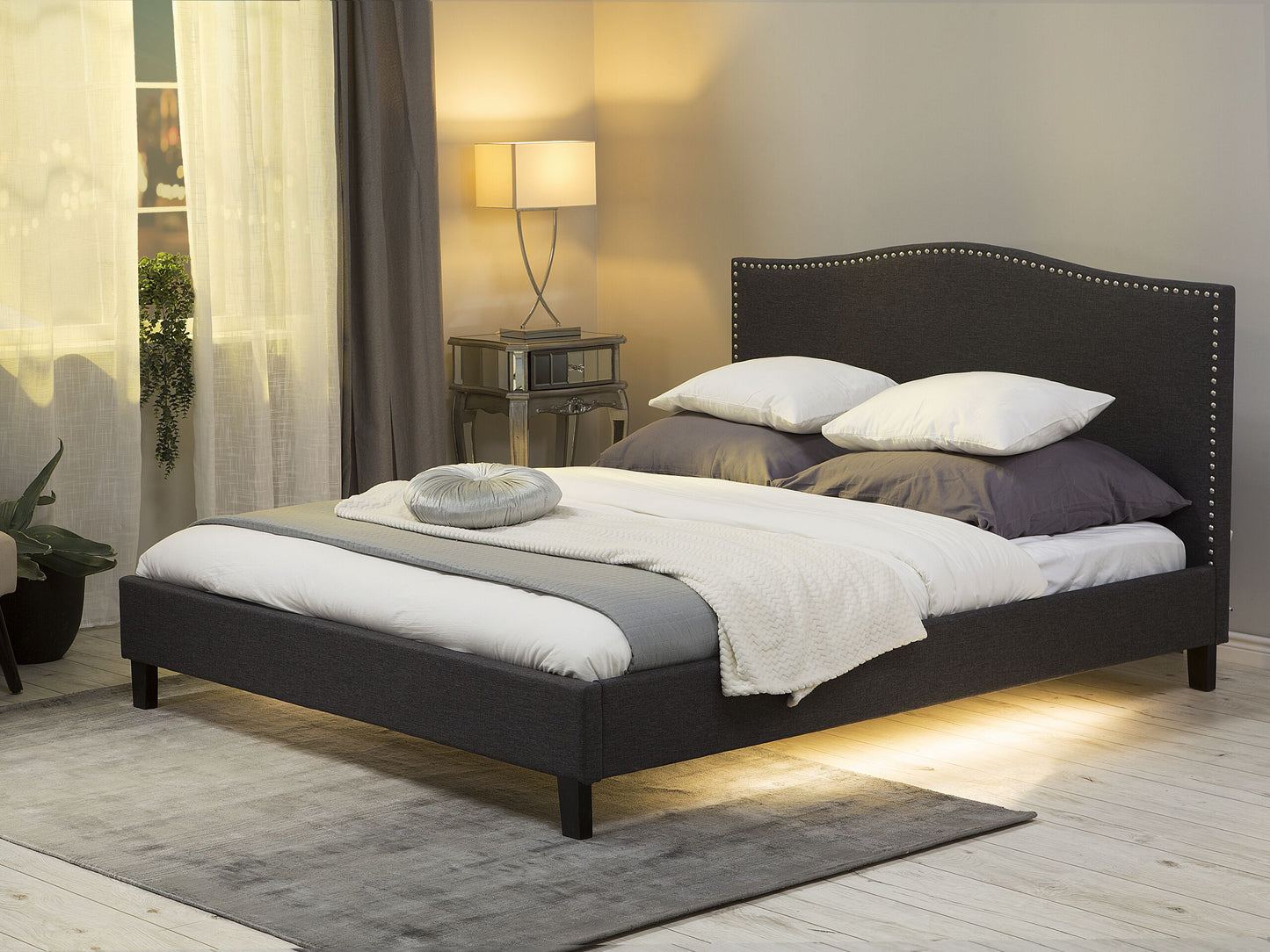 Bett mit Lattenrost Stoff MONTPELLIER 160 x 200 cm LED Weiss
