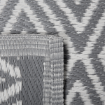 Outdoor Teppich hellgrau 90 x 150 cm geometrisches Muster Kurzflor SIKAR