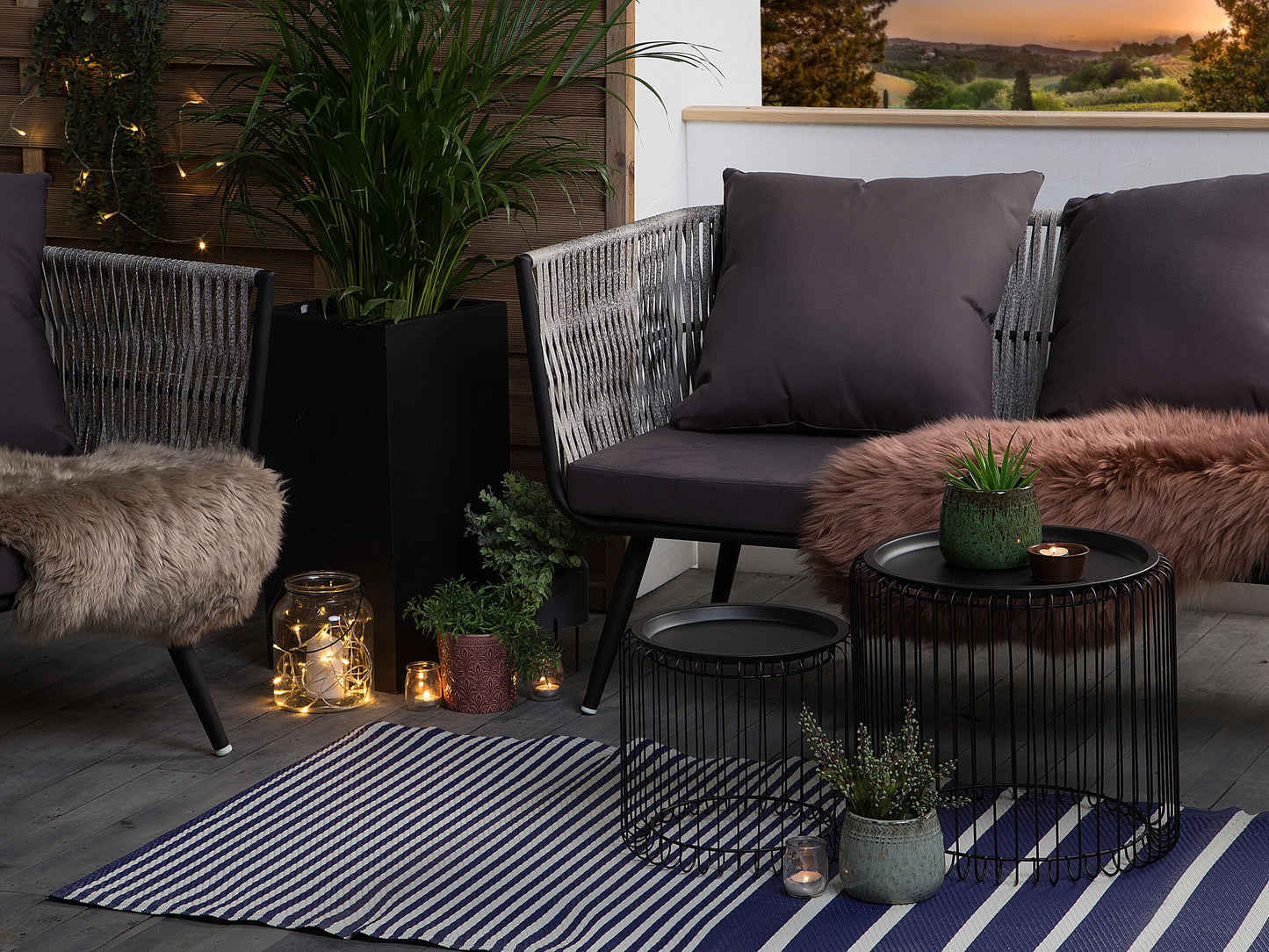 Outdoor Teppich marineblau 90 x 180 cm Streifenmuster Kurzflor HALDIA