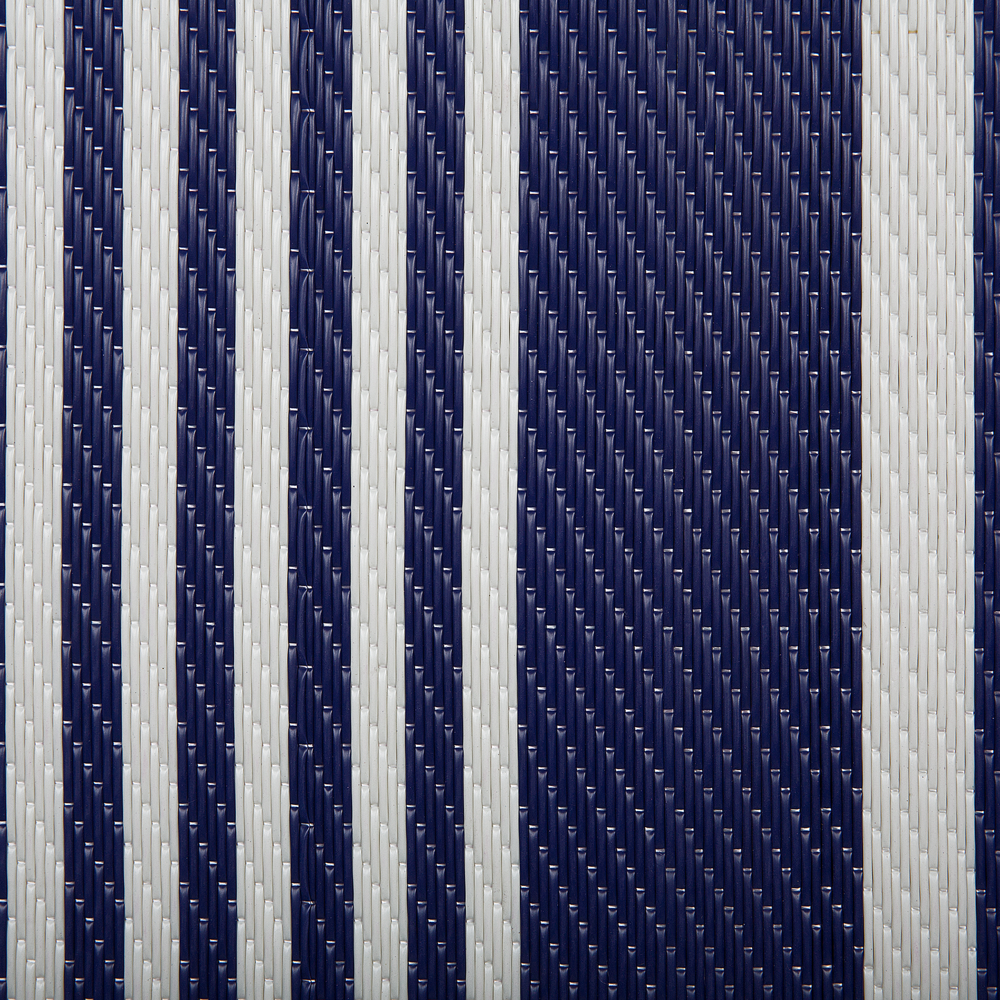 Outdoor Teppich marineblau 90 x 180 cm Streifenmuster Kurzflor HALDIA