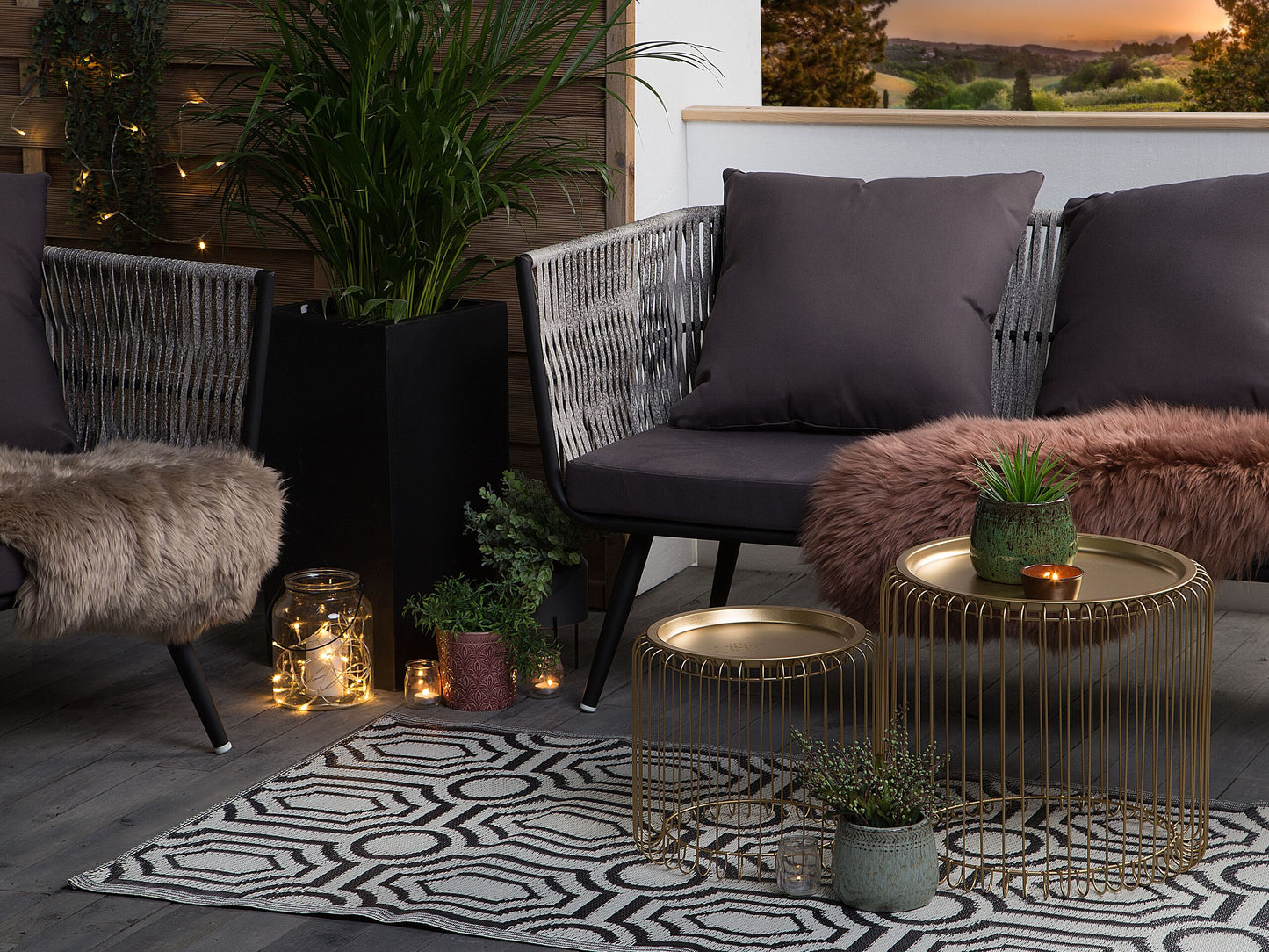 Outdoor Teppich schwarz 90 x 180 cm geometrisches Muster zweiseitig Kurzflor BIDAR