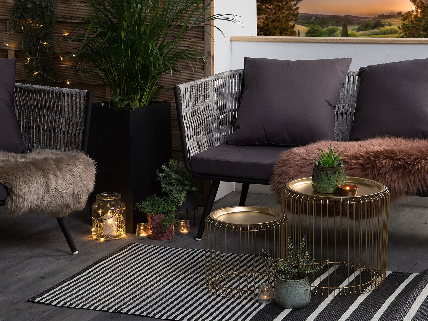 Outdoor Teppich schwarz 90 x 180 cm Streifenmuster HALDIA