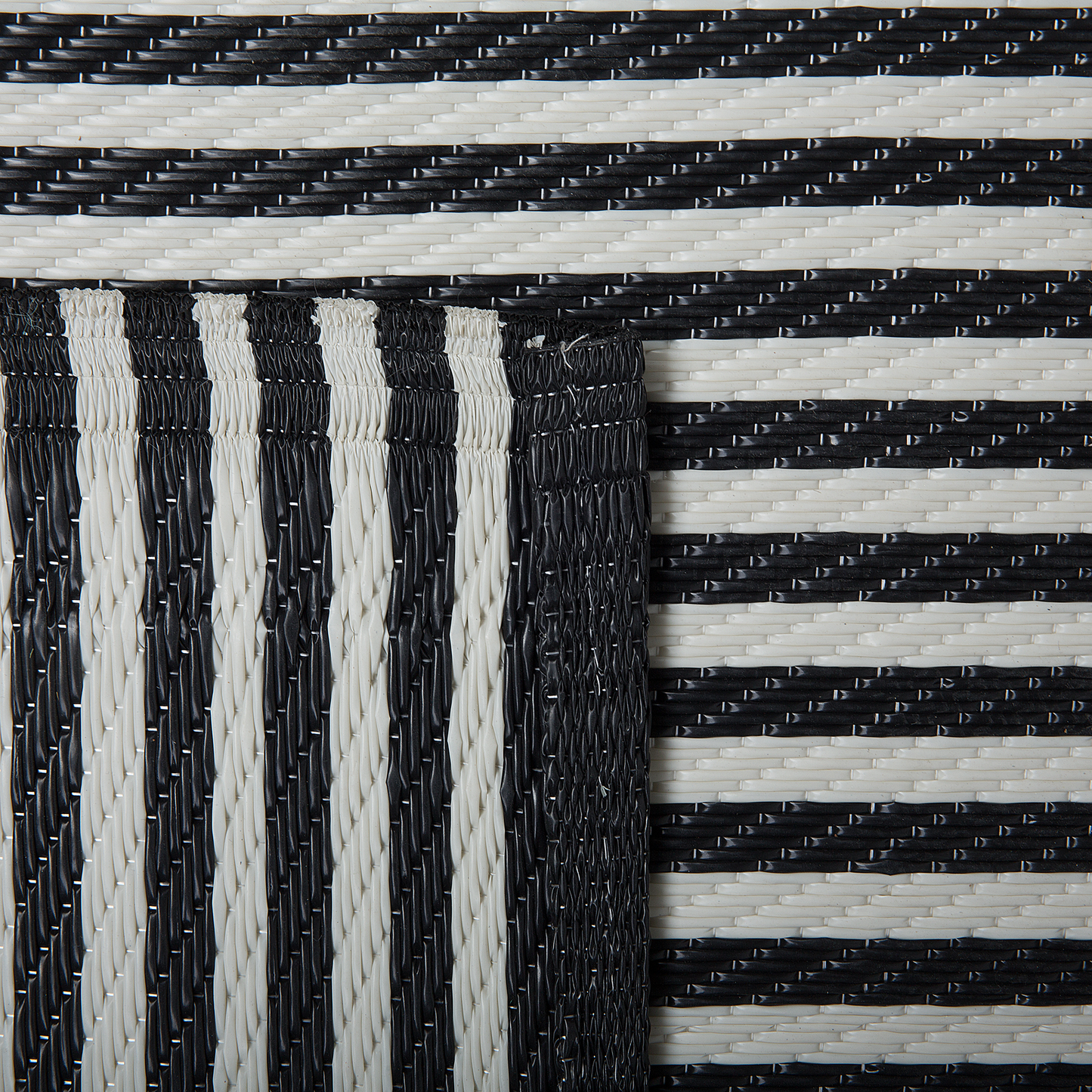 Outdoor Teppich schwarz 90 x 180 cm Streifenmuster HALDIA