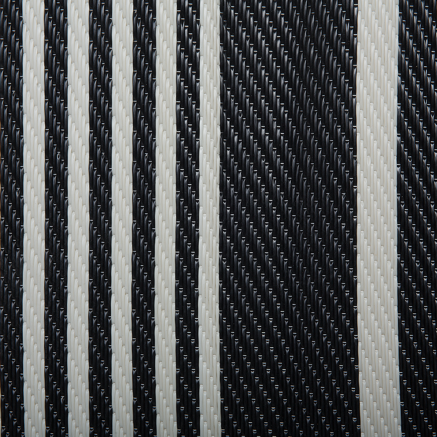 Outdoor Teppich schwarz 90 x 180 cm Streifenmuster HALDIA