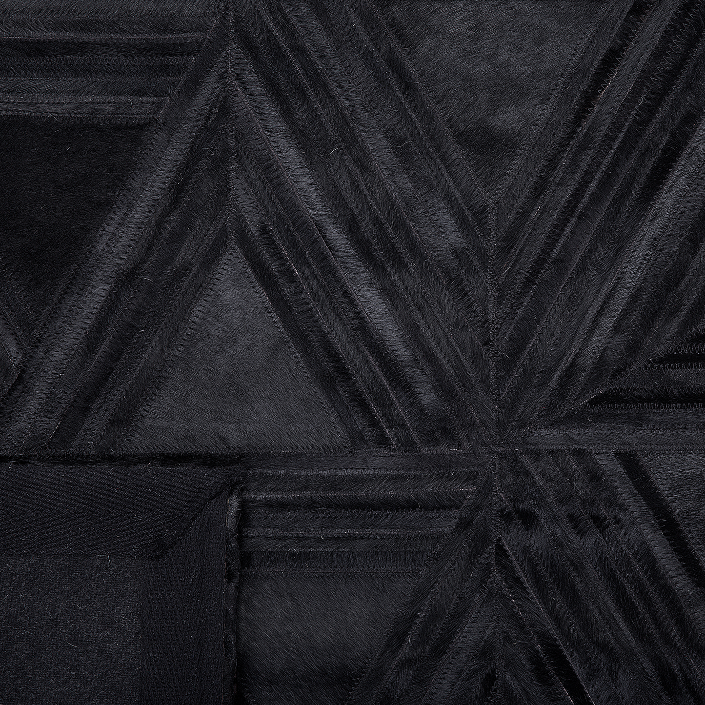 Teppich Kuhfell schwarz 140 x 200 cm geometrisches Muster Kurzflor KASAR