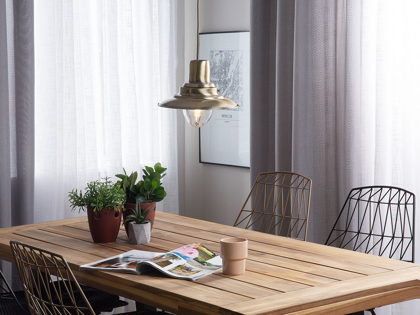 Hängelampe messing Glockenform PINEGA