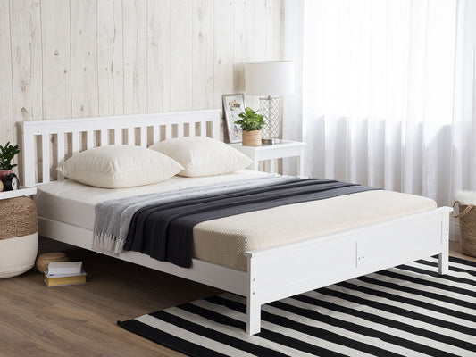 Bett mit Lattenrost Kiefernholz MAYENNE 140 x 200 cm Weiss