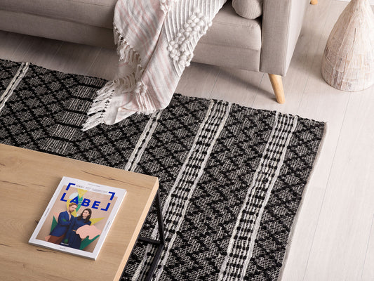 Teppich Leder schwarz / beige 140 x 200 cm Kurzflor FEHIMLI
