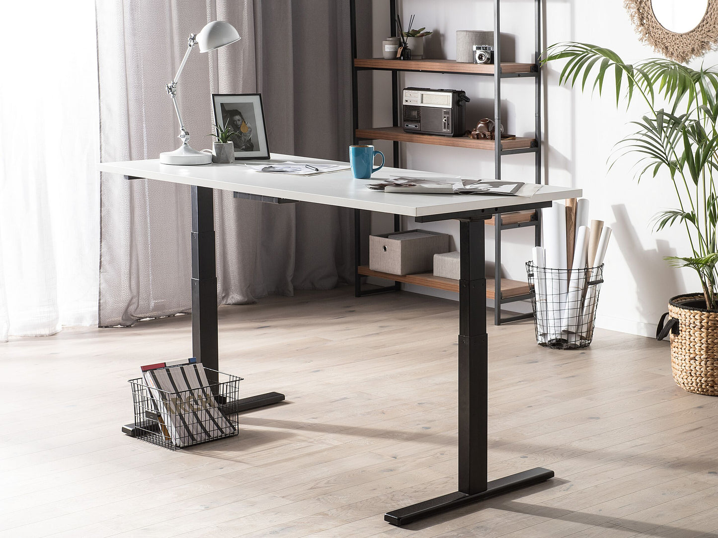 Höhenverstellbarer Schreibtisch Elektrisch 130 x 72 cm Weiss DESTIN Verschiedene Größen