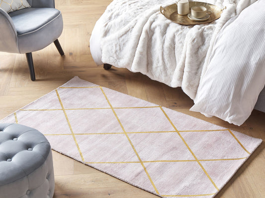 Teppich rosa / gold 80 x 150 cm kariertes Muster Kurzflor ATIKE
