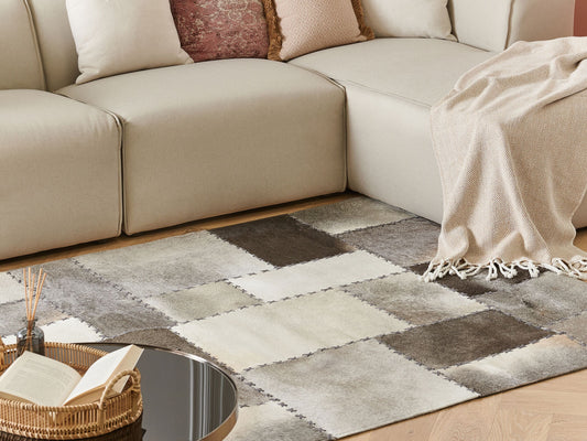 Teppich Kuhfell taupe 140 x 200 cm Patchwork Kurzflor PERVARI