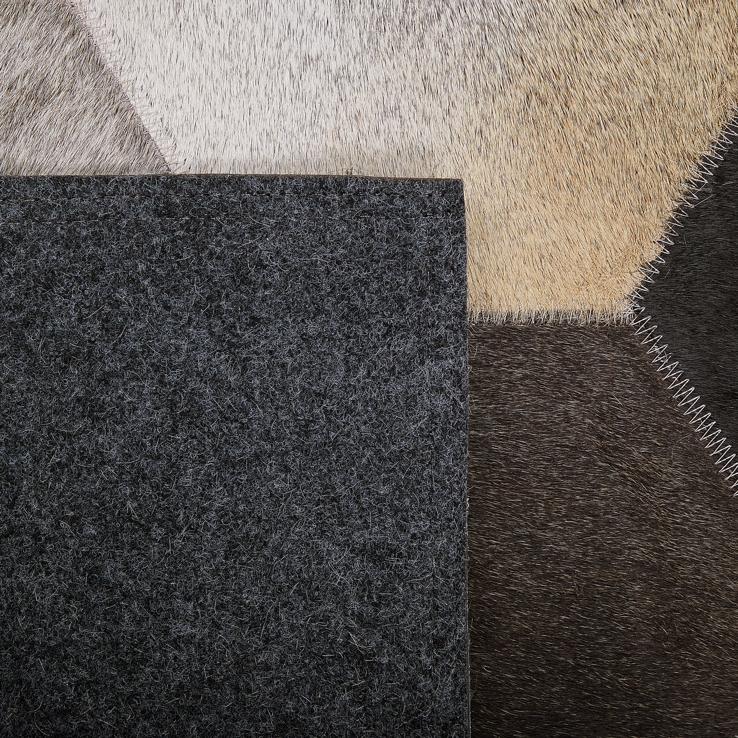 Teppich Kuhfell grau / weiss 160 x 230 cm geometrisches Muster Kurzflor SASON