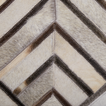 Teppich Kuhfell beige-grau 140 x 200 cm geometrisches Muster Kurzflor TEKIR