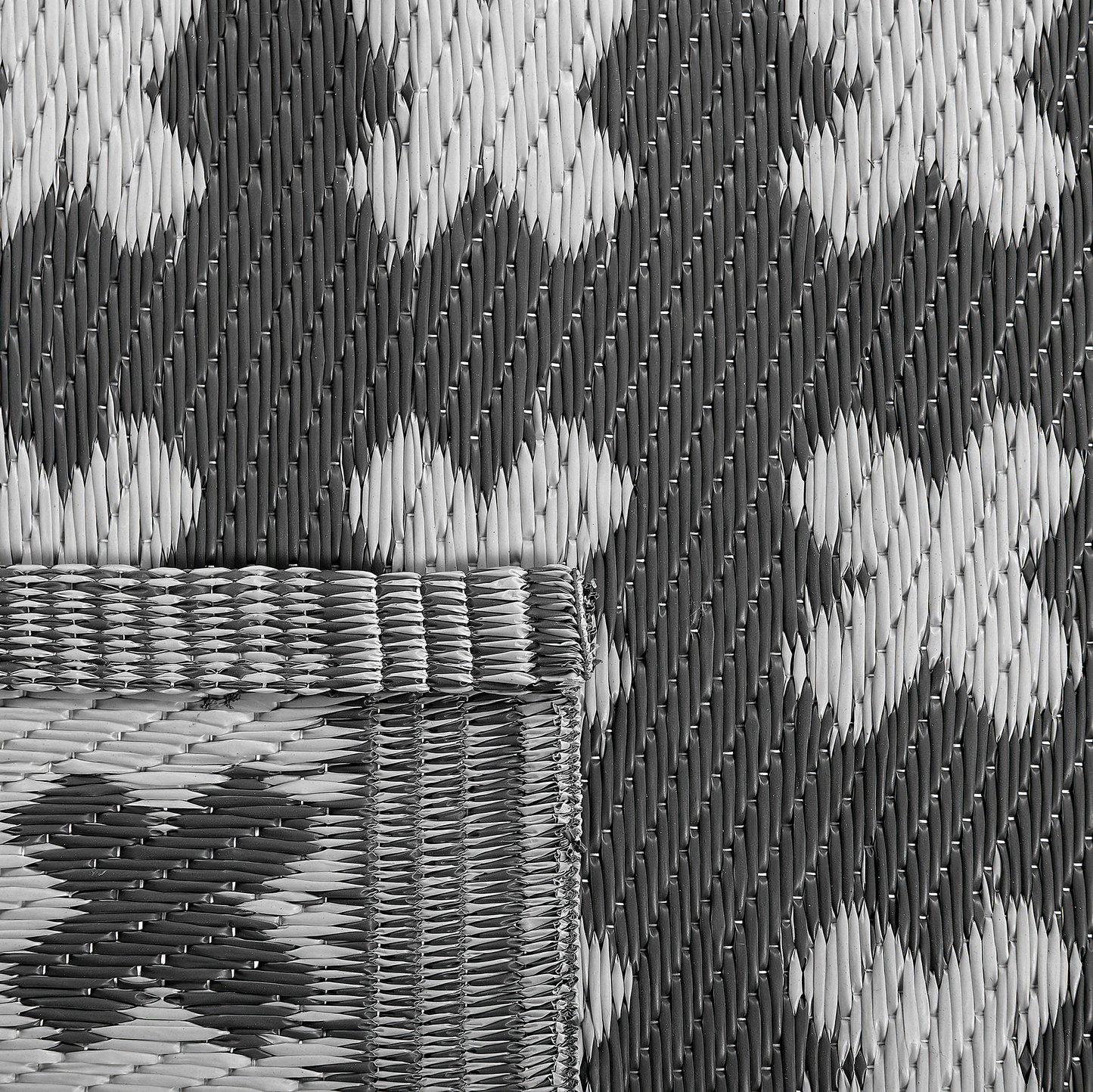 Outdoor Teppich schwarz 90 x 180 cm geometrisches Muster ROHTAK