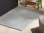 Outdoor Teppich grau 60 x 90 cm ZickZack-Muster Kurzflor MANGO