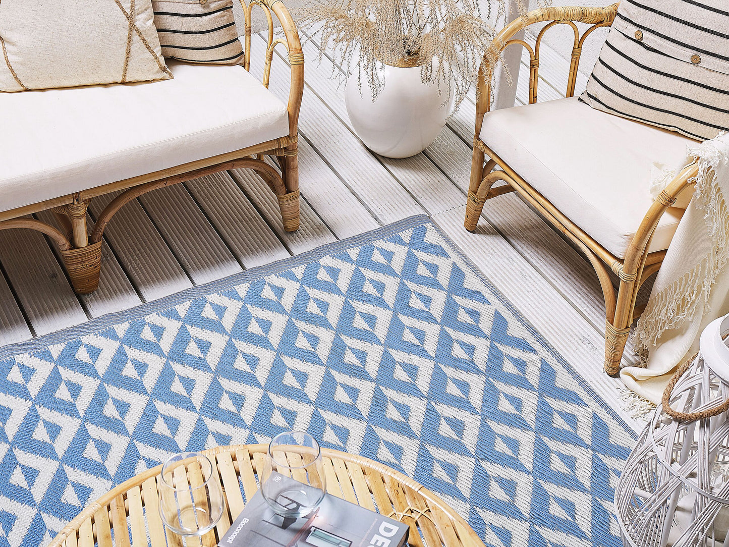 Outdoor Teppich hellblau 120 x 180 cm geometrisches Muster BIHAR