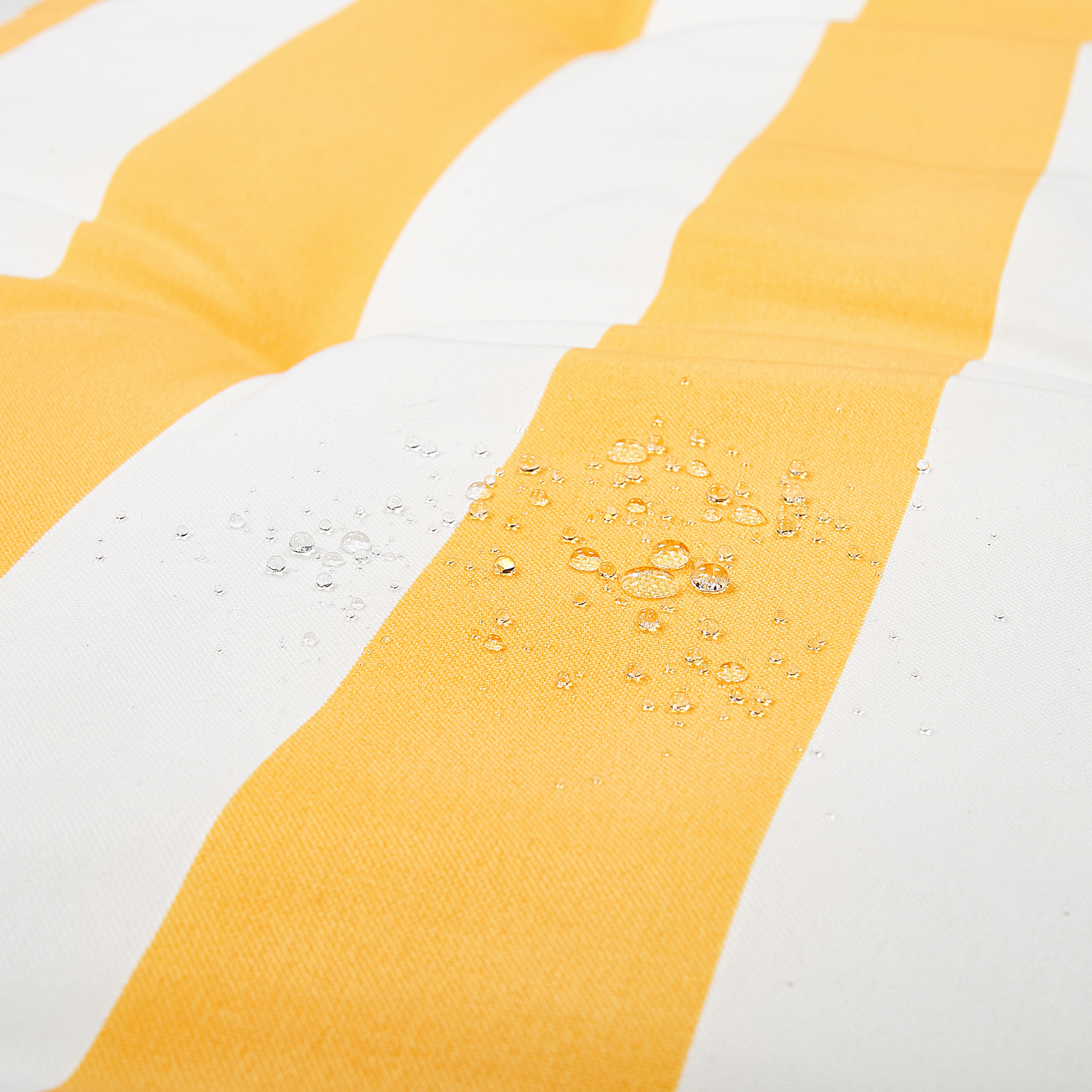 Gartenliege Akazienholz hellbraun Auflage gelb gestreift rollbar CESANA