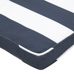 Gartenliege Akazienholz hellbraun Auflage marineblau gestreift rollbar CESANA