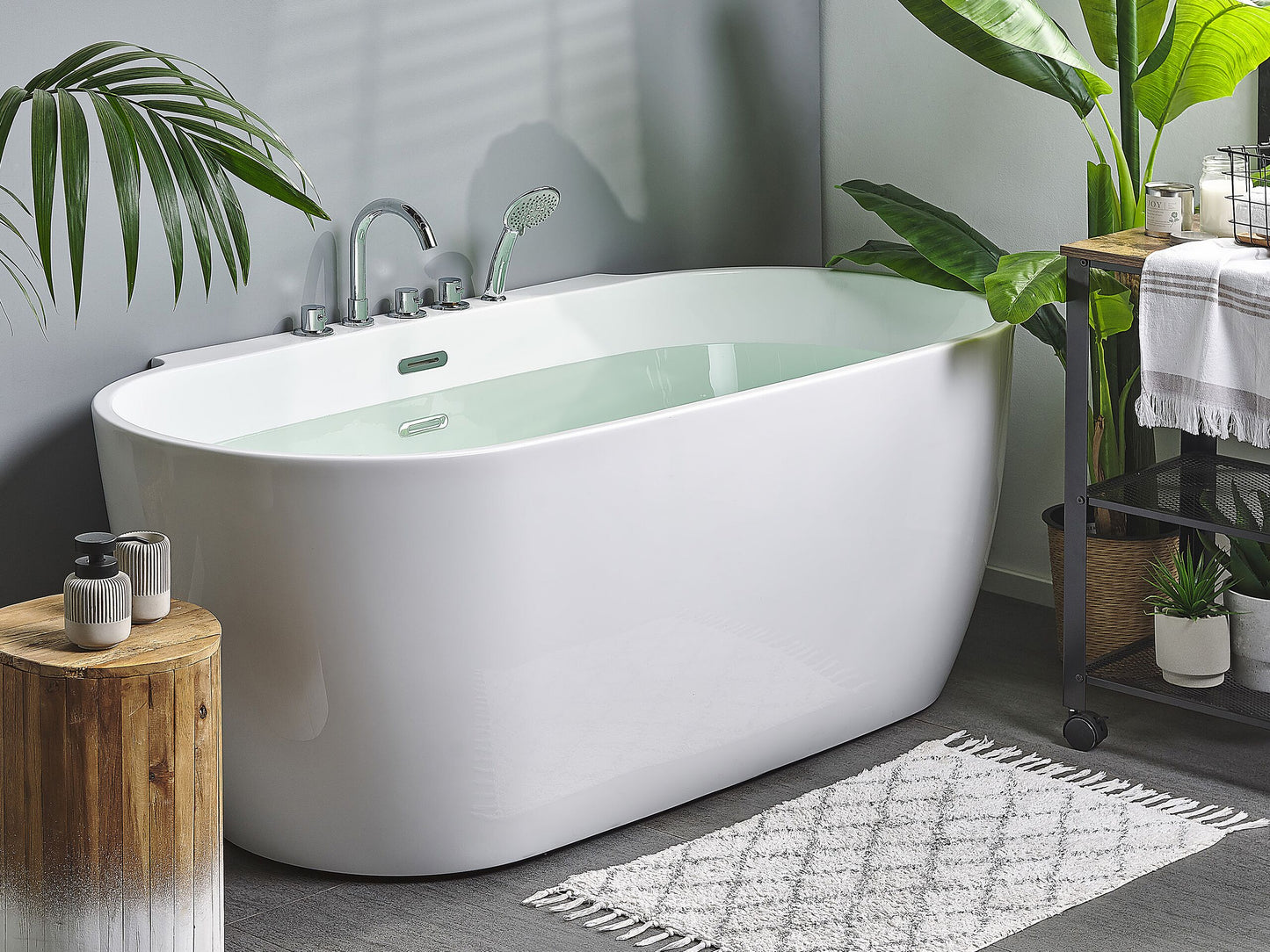 Badewanne freistehend weiss mit Armatur oval 170 x 80 cm ROTSO