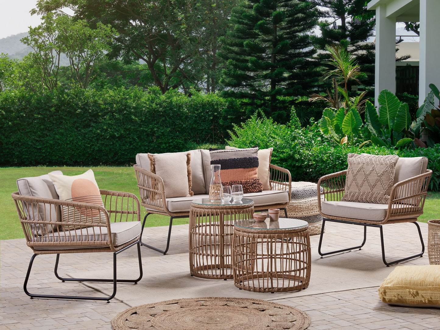 Lounge Set mit Tisch 4-Sitzer RAVELLO Polyrattan Naturfarben