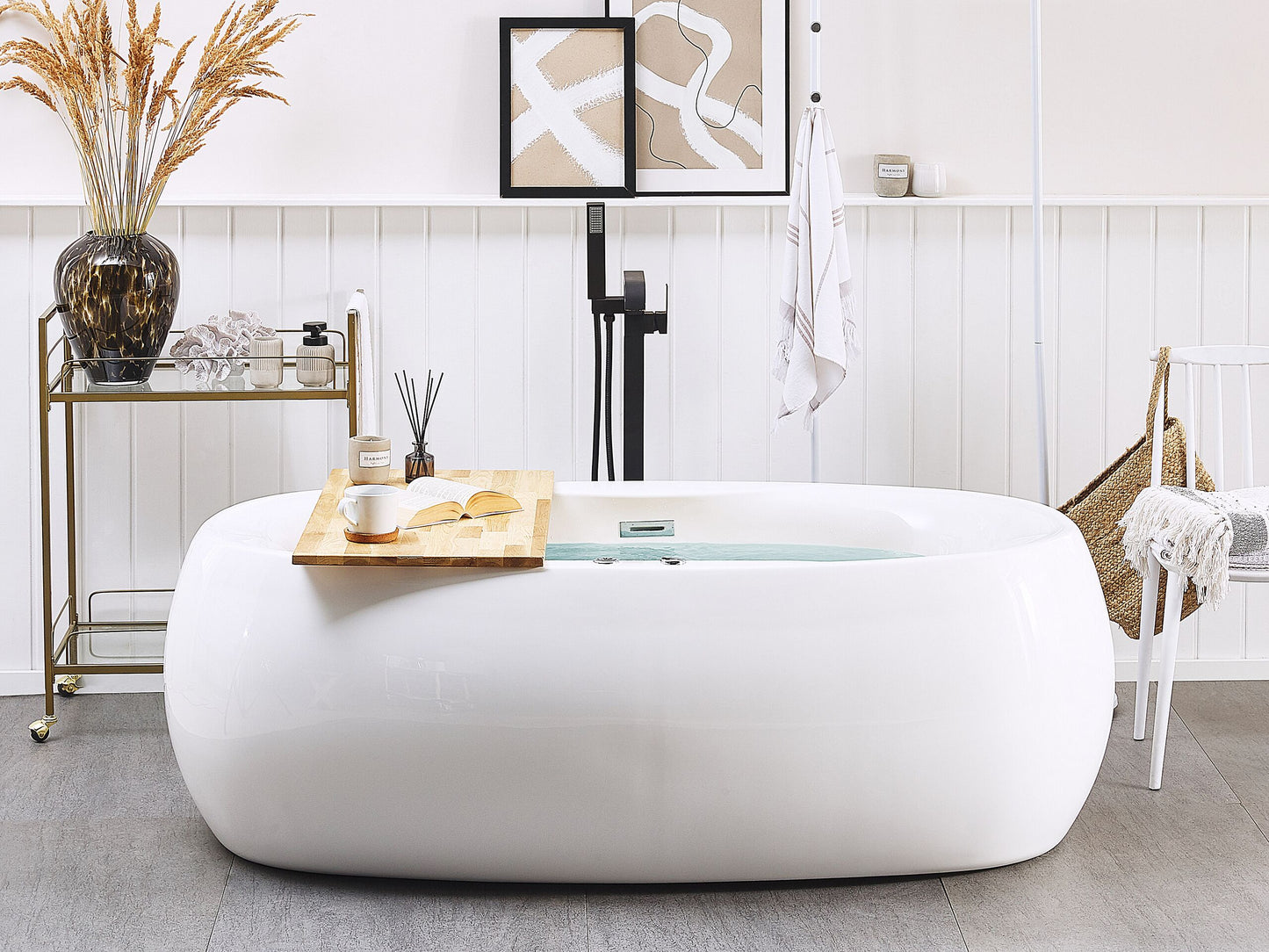 Whirlpool Badewanne freistehend weiss oval mit LED 180 x 100 cm MUSTIQUE