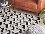 Teppich Kuhfell schwarz / grau 160 x 230 cm Patchwork Kurzflor NARMAN