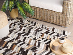 Teppich Kuhfell braun / weiss 160 x 230 cm Patchwork Kurzflor AKYELE