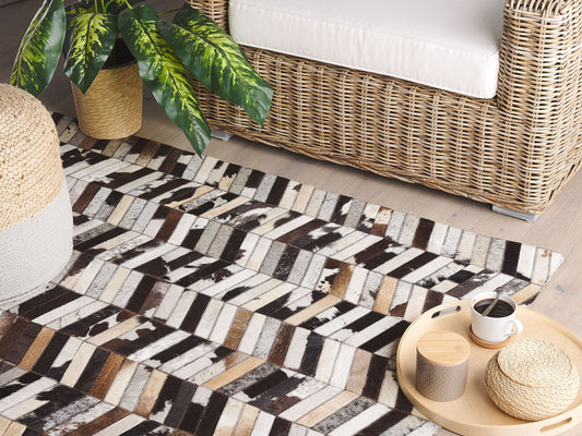 Teppich Kuhfell braun / weiss 160 x 230 cm Patchwork Kurzflor AKYELE