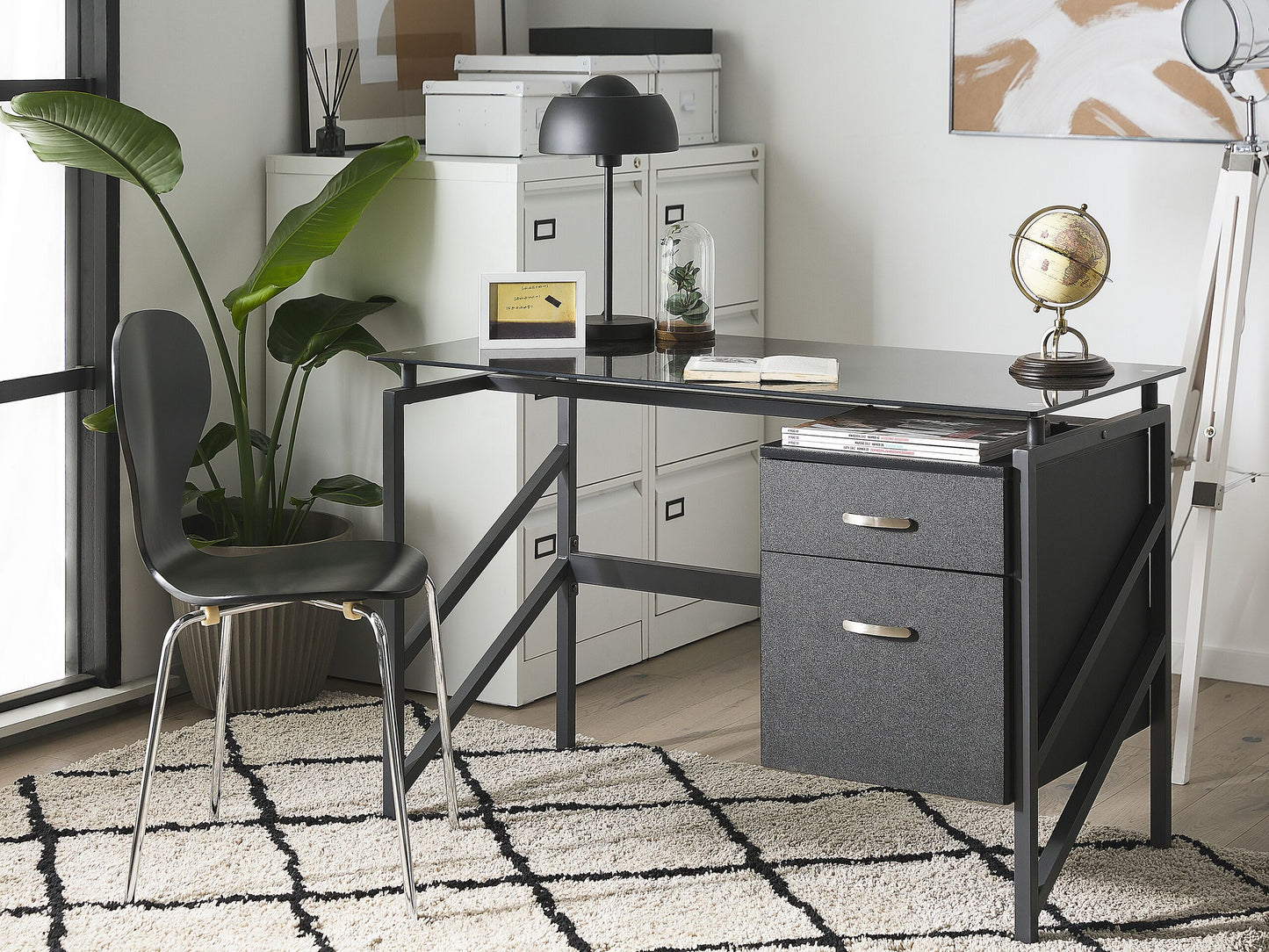 Schreibtisch schwarz Glasplatte 117 x 57 cm 2 Schubladen MORITON