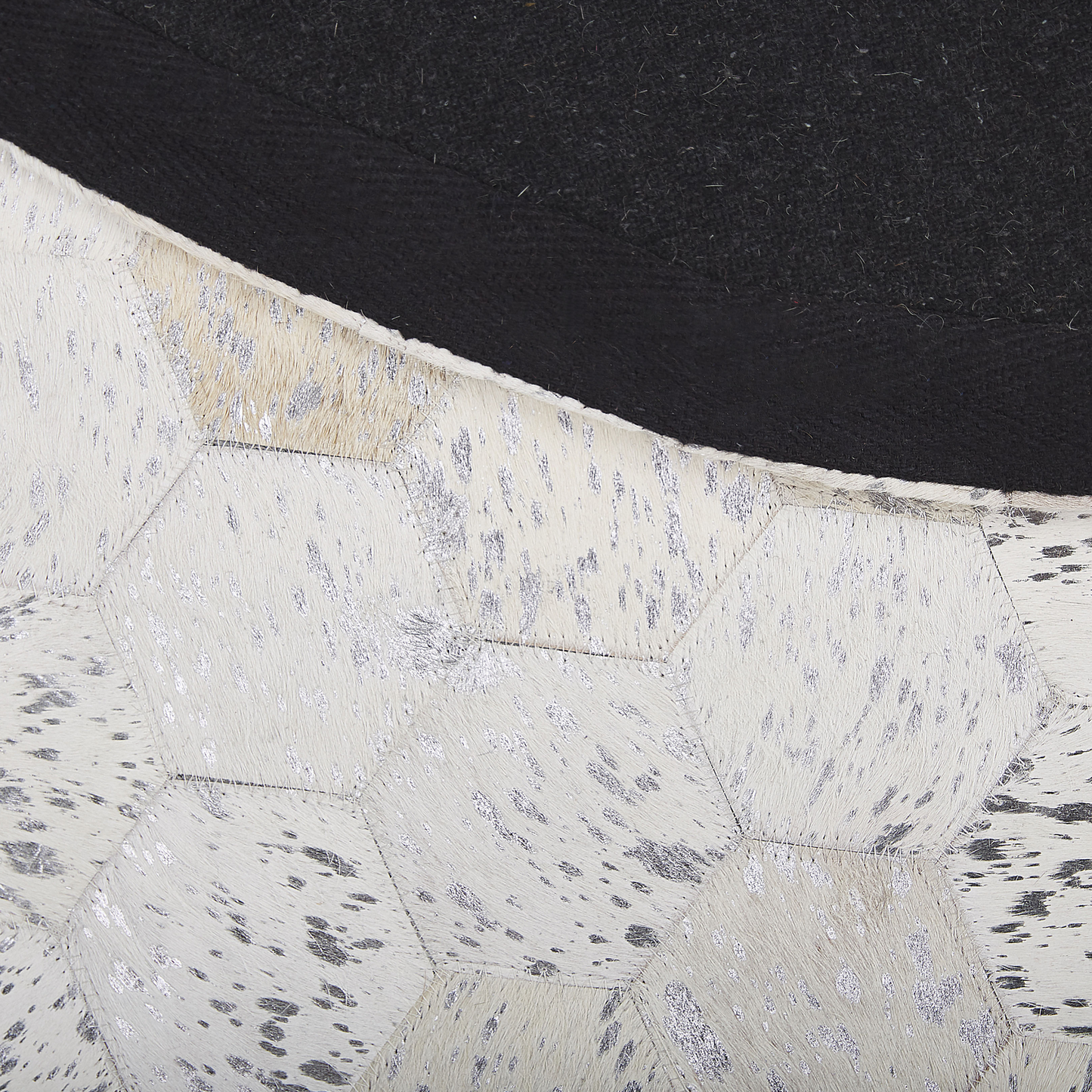 Teppich Kuhfell silber / beige ⌀ 140 cm Patchwork Kurzflor BOZKOY