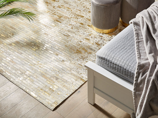 Teppich Kuhfell beige / gold 160 x 230 cm Patchwork Kurzflor TOKUL