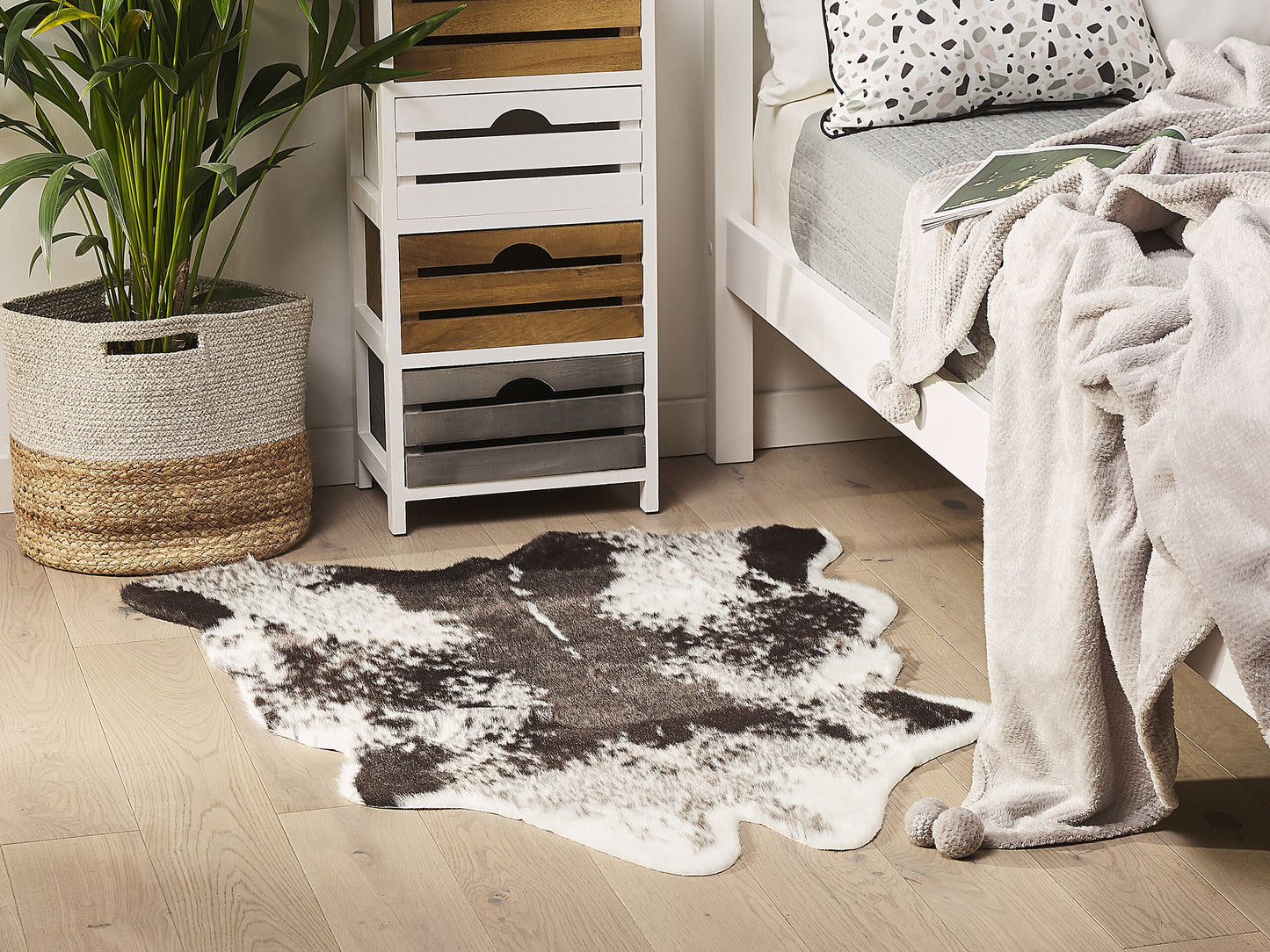 Kunstfell-Teppich Kuh weiss / schwarz 90 cm NAMBUNG