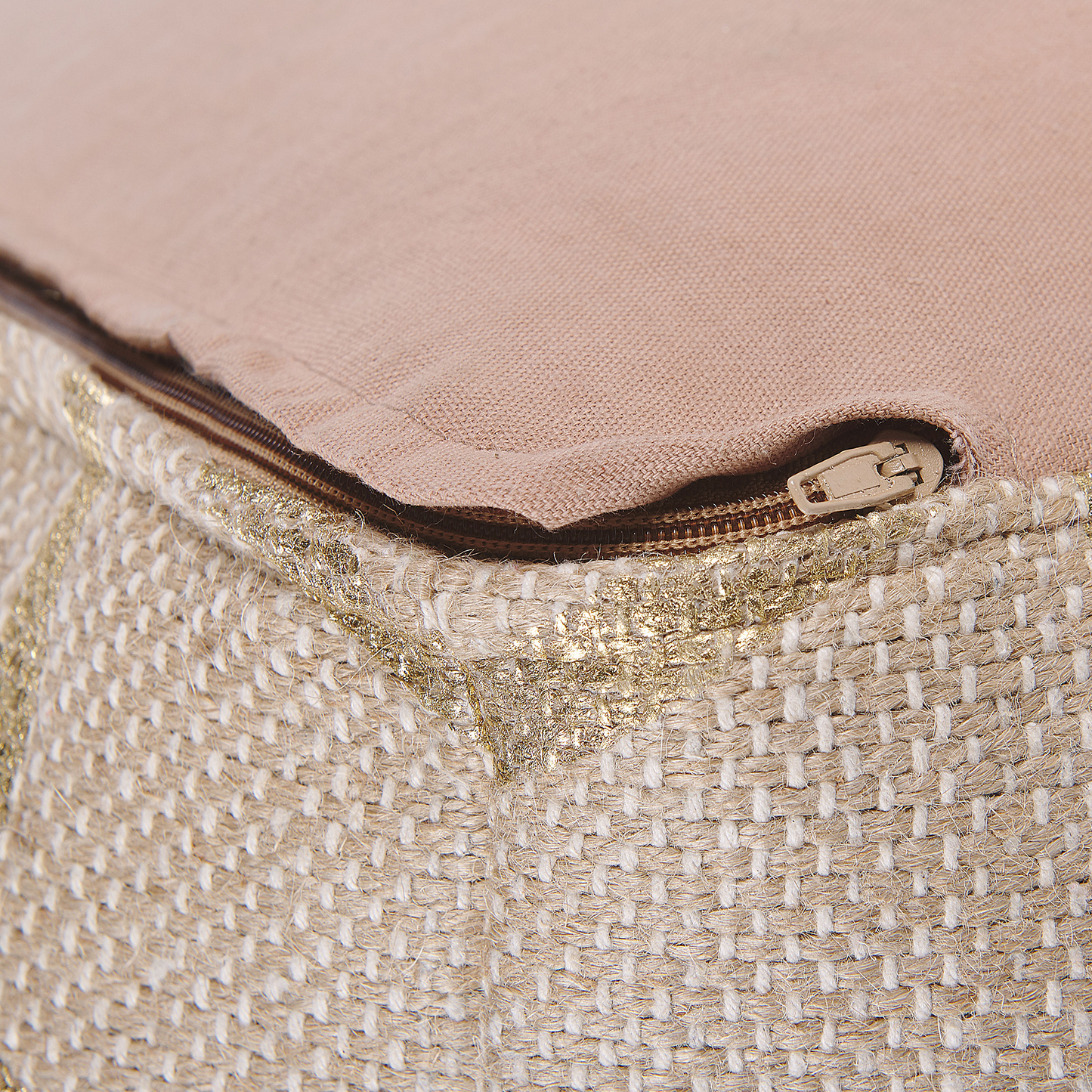 Pouf Jute beige mit goldenen Verzierungen 67 x 67 cm MAMALA