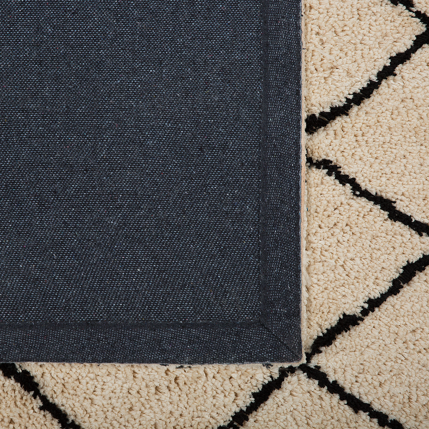 Teppich beige / schwarz 200 x 200 cm geometrisches Muster Kurzflor MIDYAT