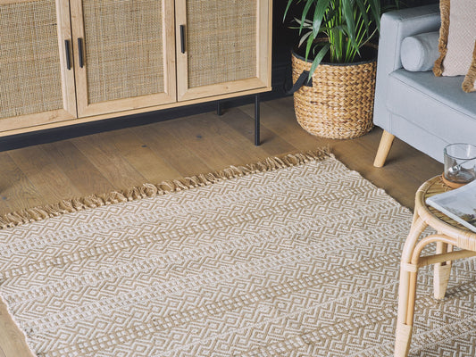 Teppich beige 140 x 200 cm geometrisches Muster Kurzflor zweiseitig DORTYOL