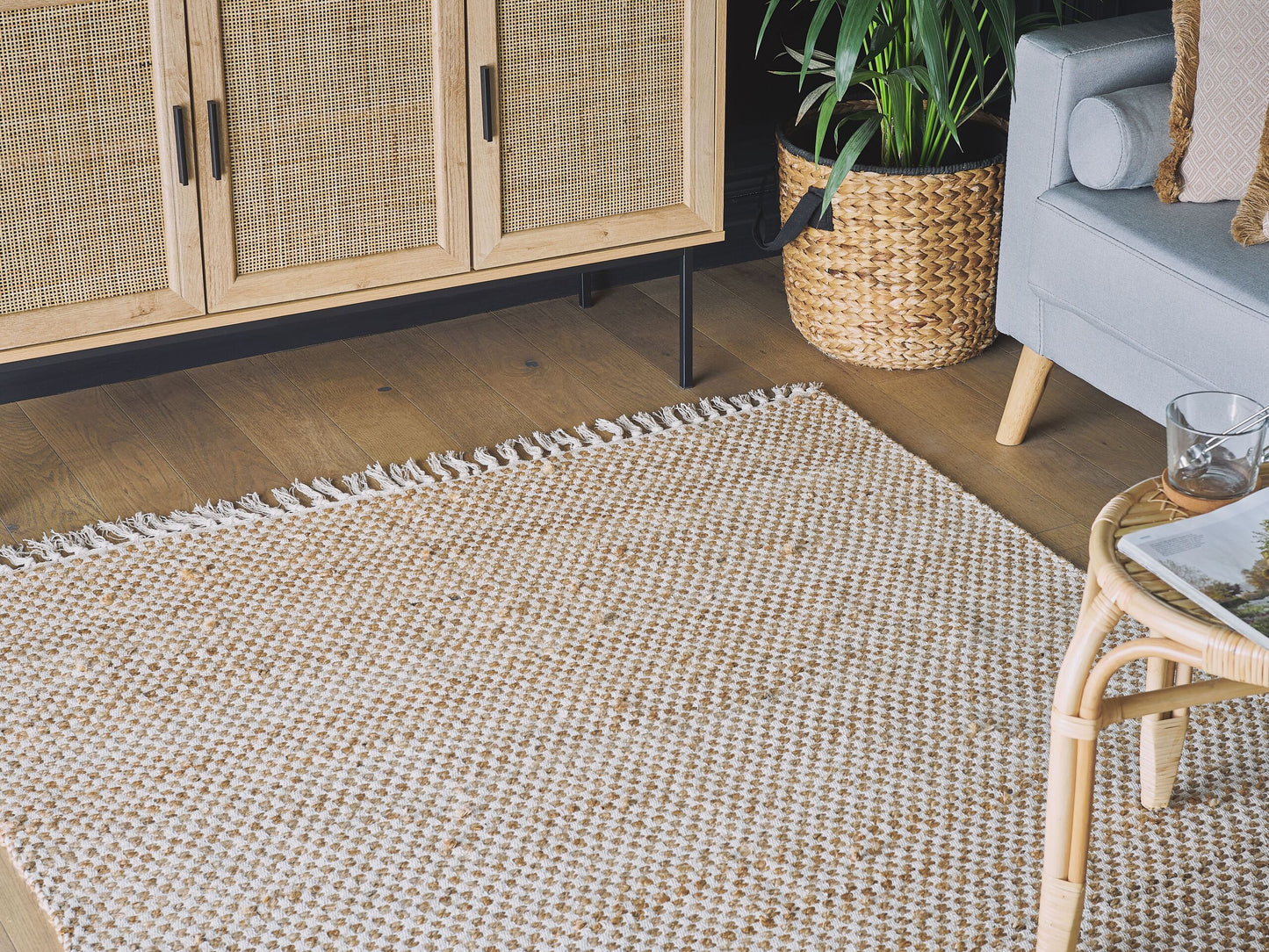 Teppich beige 140 x 200 cm kariertes Muster Kurzflor zweiseitig ZERDALI