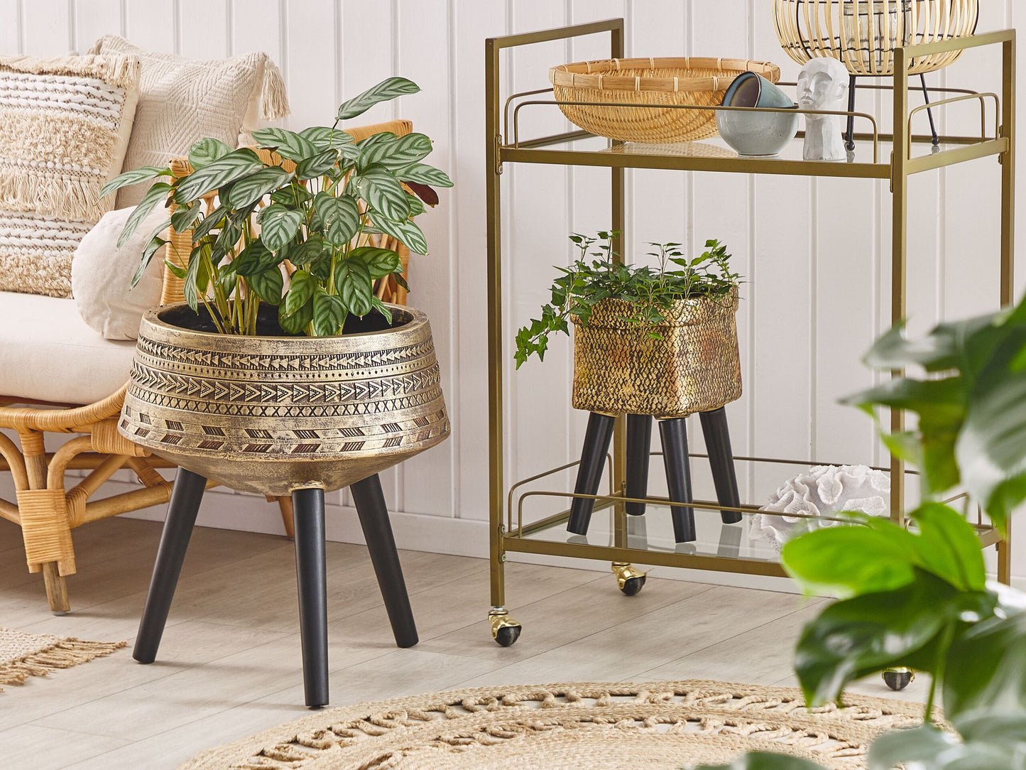 Pflanzenständer gold mit Holzbeinen 36 cm LIMANI