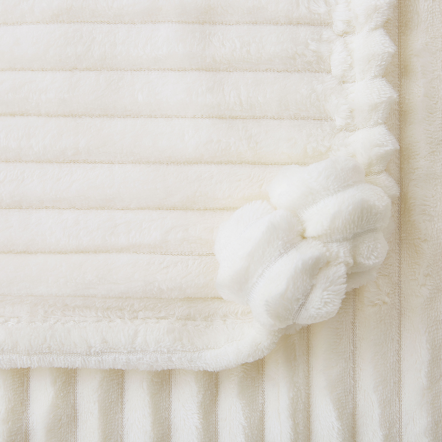 Kuscheldecke KAWERI 150 x 200 cm Creme