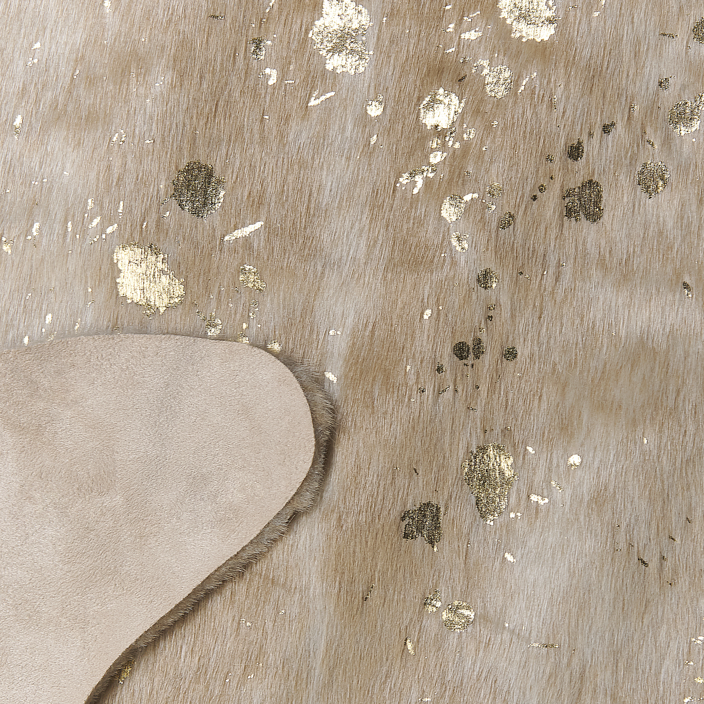 Kunstfell-Teppich Kuh beige mit goldenen Sprenkeln 150 x 200 cm BOGONG