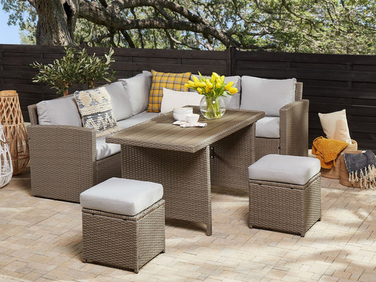 Lounge Set mit Tisch und Ottomane 5-Sitzer BARDI linksseitig inkl. Kissen Polyrattan Taupe