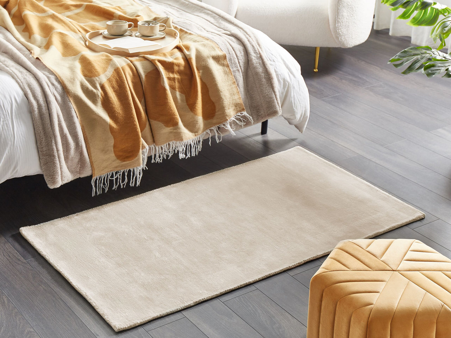 Teppich Viskose hellbeige 80 x 150 cm Kurzflor GESI II