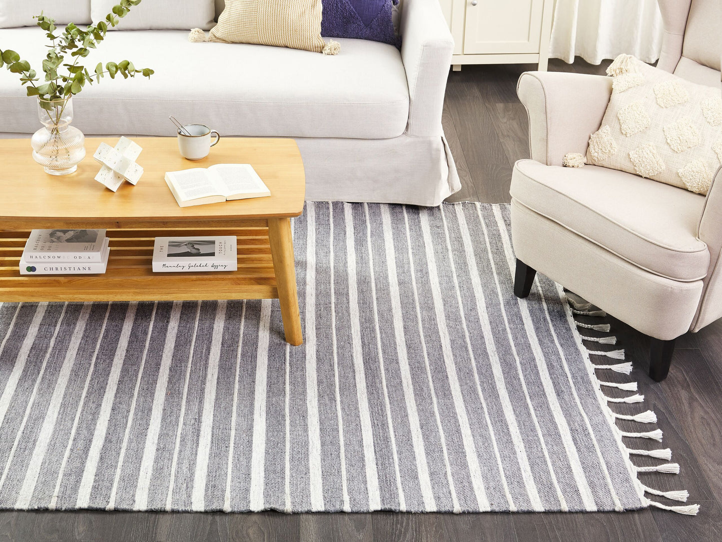 Outdoor Teppich hellgrau / weiss 140 x 200 cm Streifenmuster Kurzflor BADEMLI
