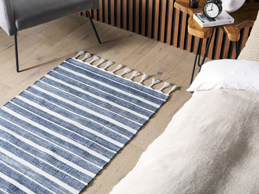 Outdoor Teppich dunkelblau / weiss 80 x 150 cm Streifenmuster Kurzflor BADEMLI