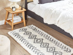 Teppich weiss / grau 80 x 150 cm geometrisches Muster Shaggy AYRUM
