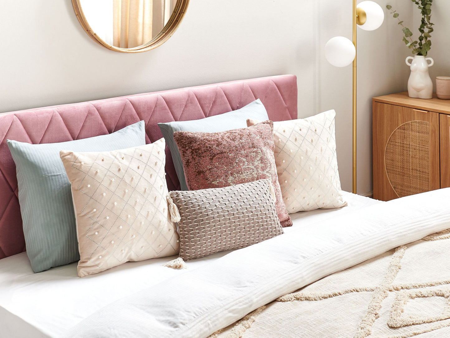 Dekokissen 2er Set YARROW Samtstoff 45 x 45 cm Beige Geometrisches Muster