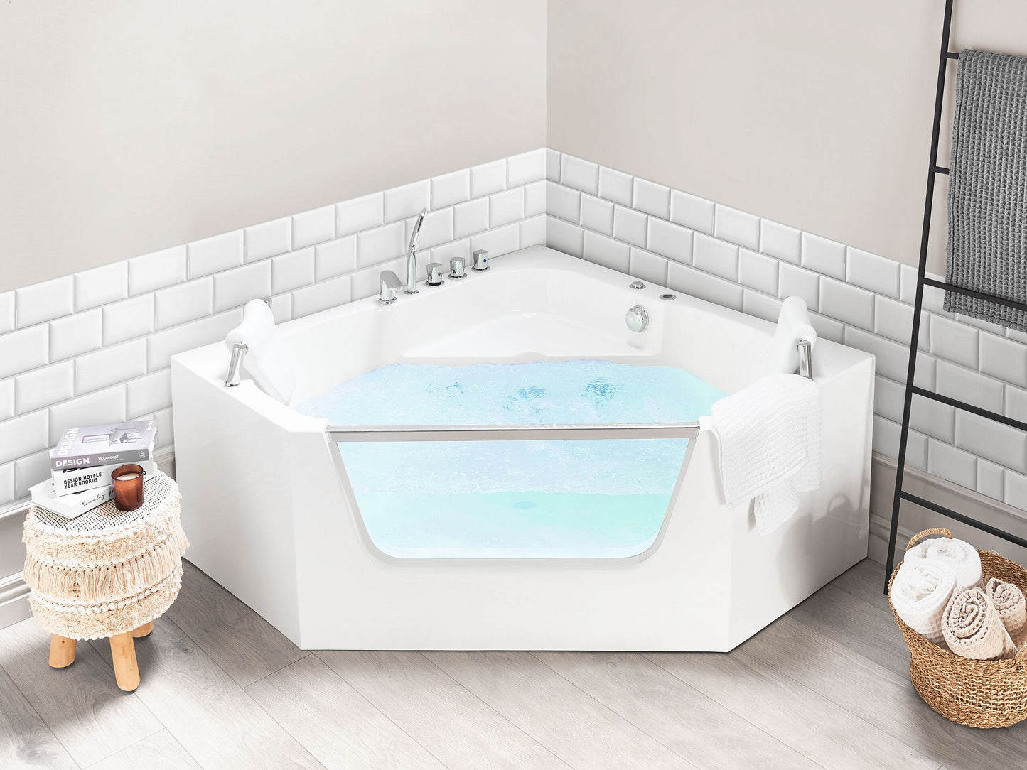 Whirlpool Badewanne weiss Eckmodell 150 x 150 cm CANTALLA